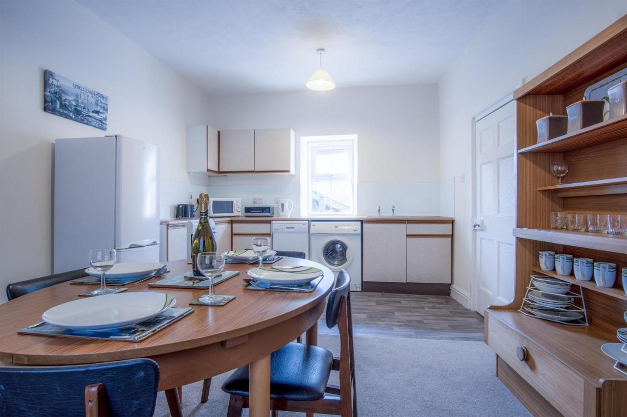 Dragons Den - 2 Bedroom Apartment - تينبي المظهر الخارجي الصورة